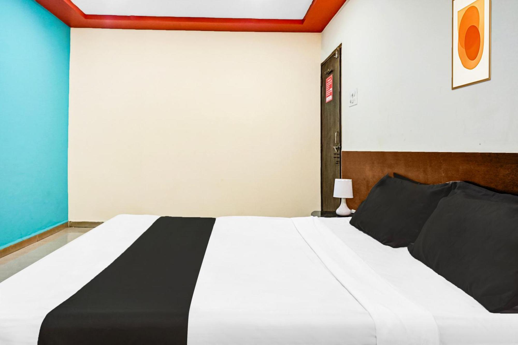 Hotel O Royal Lodge Koregaon Exterior photo