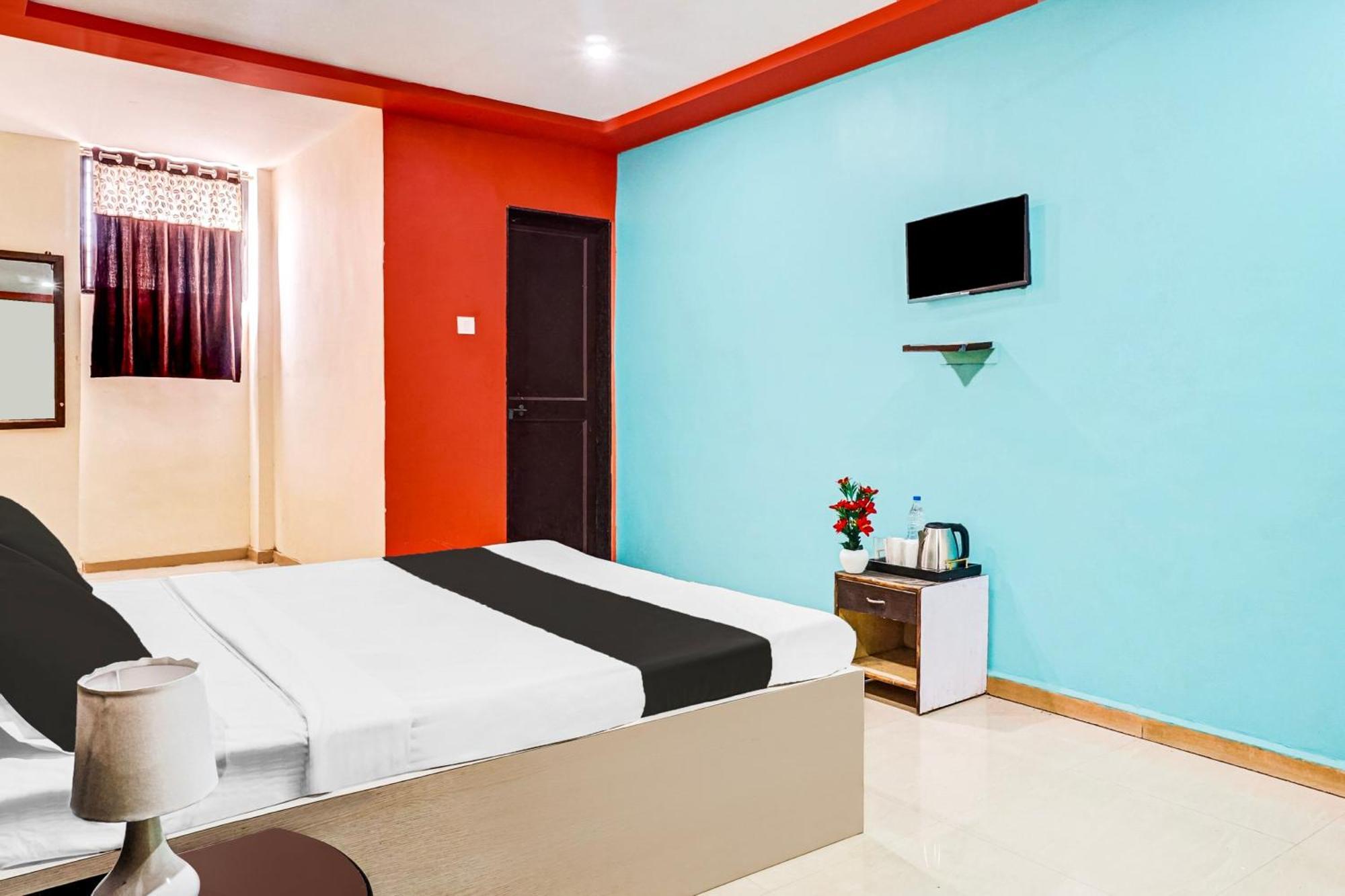 Hotel O Royal Lodge Koregaon Exterior photo