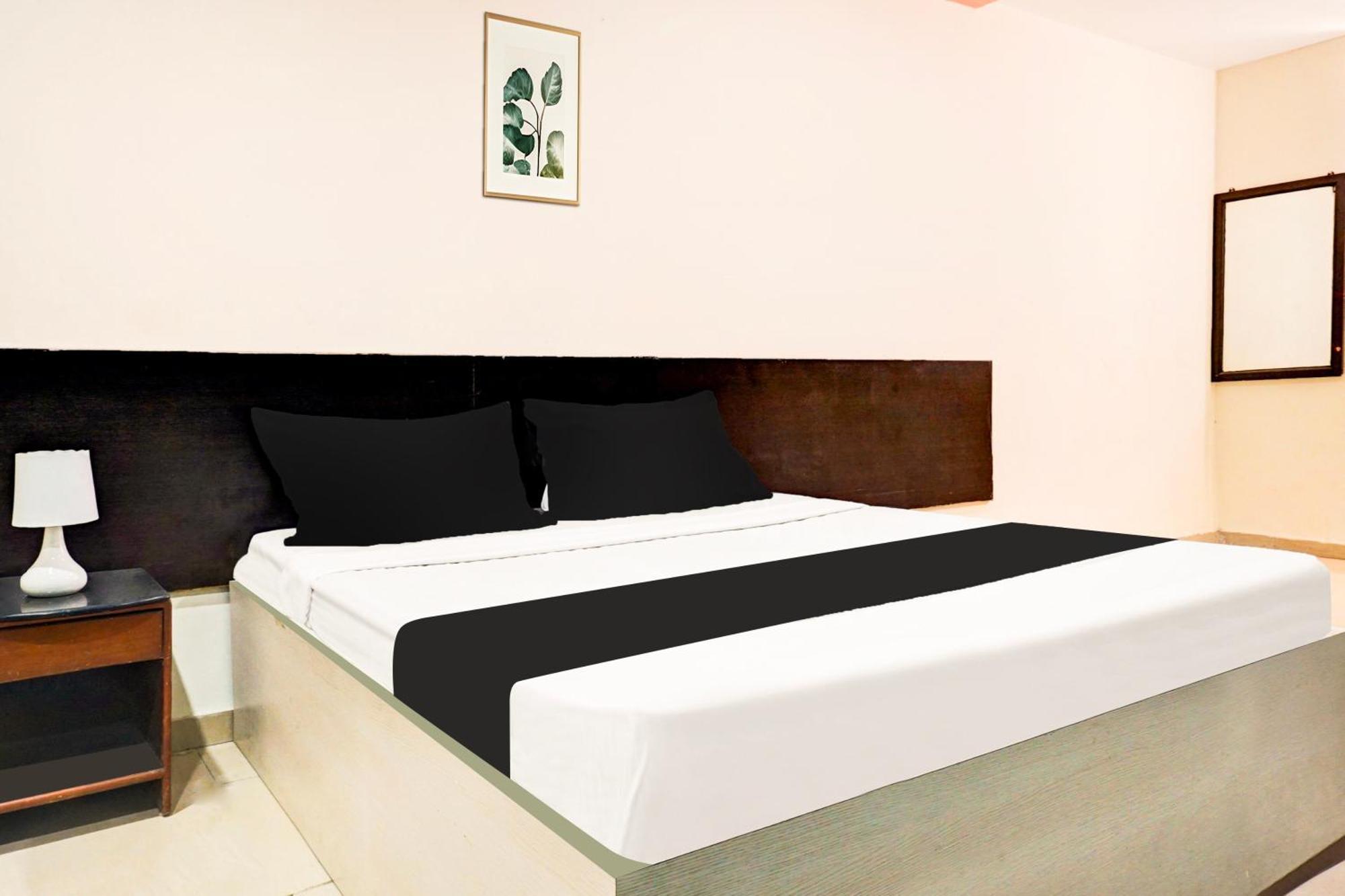 Hotel O Royal Lodge Koregaon Exterior photo